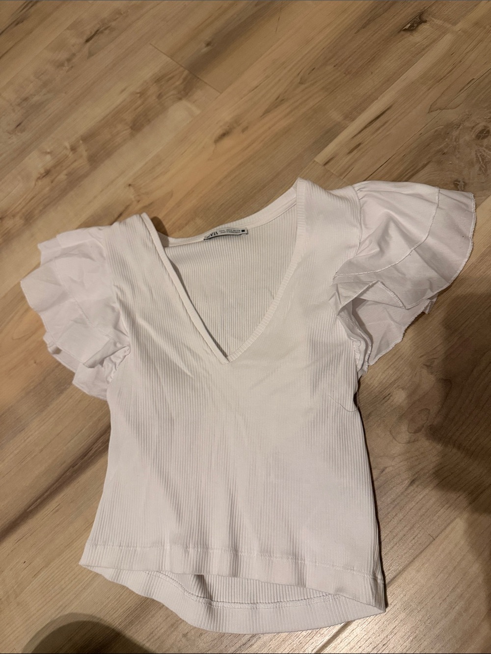 size large zara white short sleeve tee with ruffle detail on sleeve